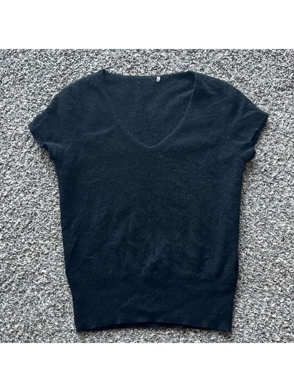 UNIQLO Black Vneck 100% Cashmere XS Top Babydoll Luxury Closet Staple Classic